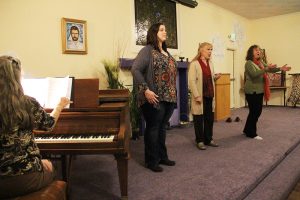 The Fall Serenade will feature operatic singing by Karin Wedemeyer, right, Brenda Rutledge, center, and Katie Skidmore, left. Caren Reiner is pictured to the far left playing the piano. Photo by Ben Olson.