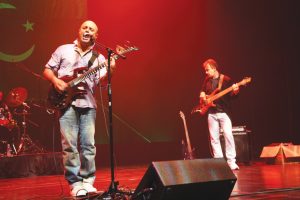 Junoon performing live. Visible from left to right are; Ali Azmat and Brian O’Connell. Commons photo.